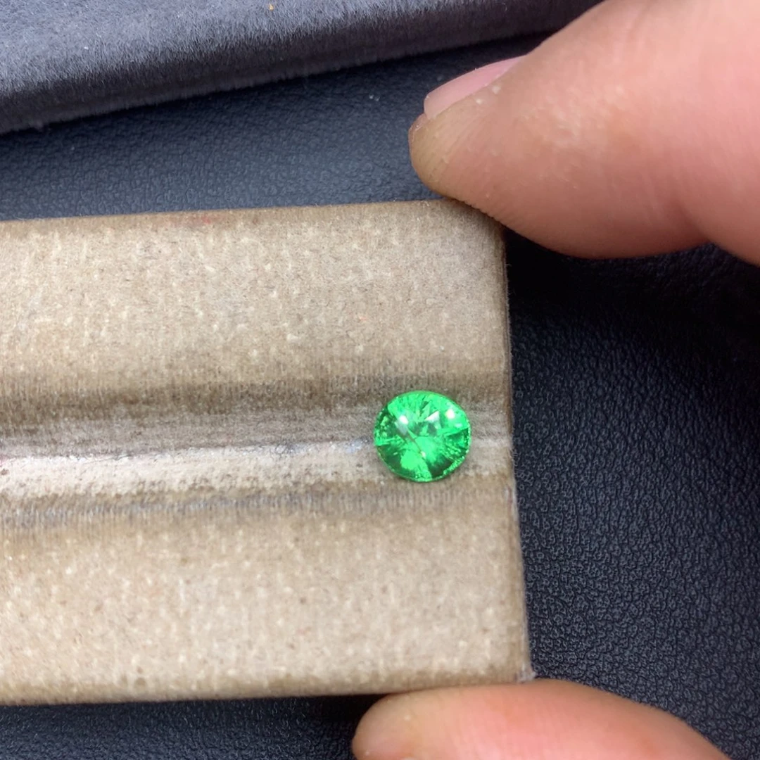 未镶嵌裸石石榴石（沙弗莱）1.05ct