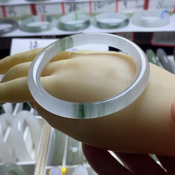 石英岩玉未镶嵌手镯