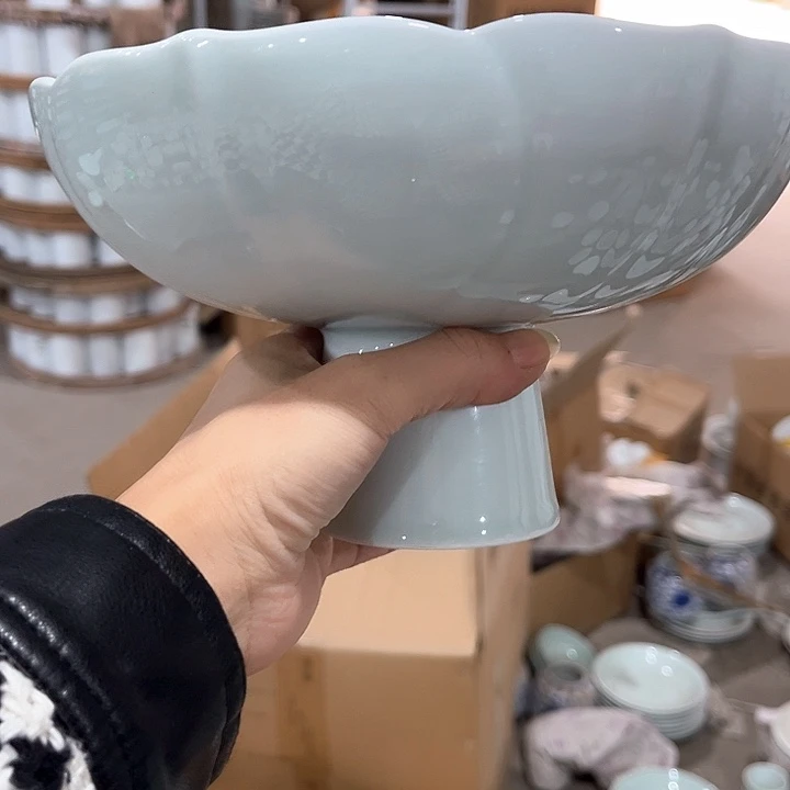 瓷片青瓷八英寸高脚果盘一个微瑕包邮