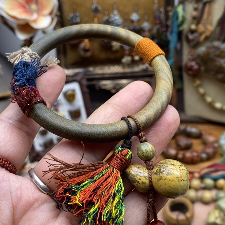 未镶嵌岫岩河磨玉（透闪石质玉）挂件