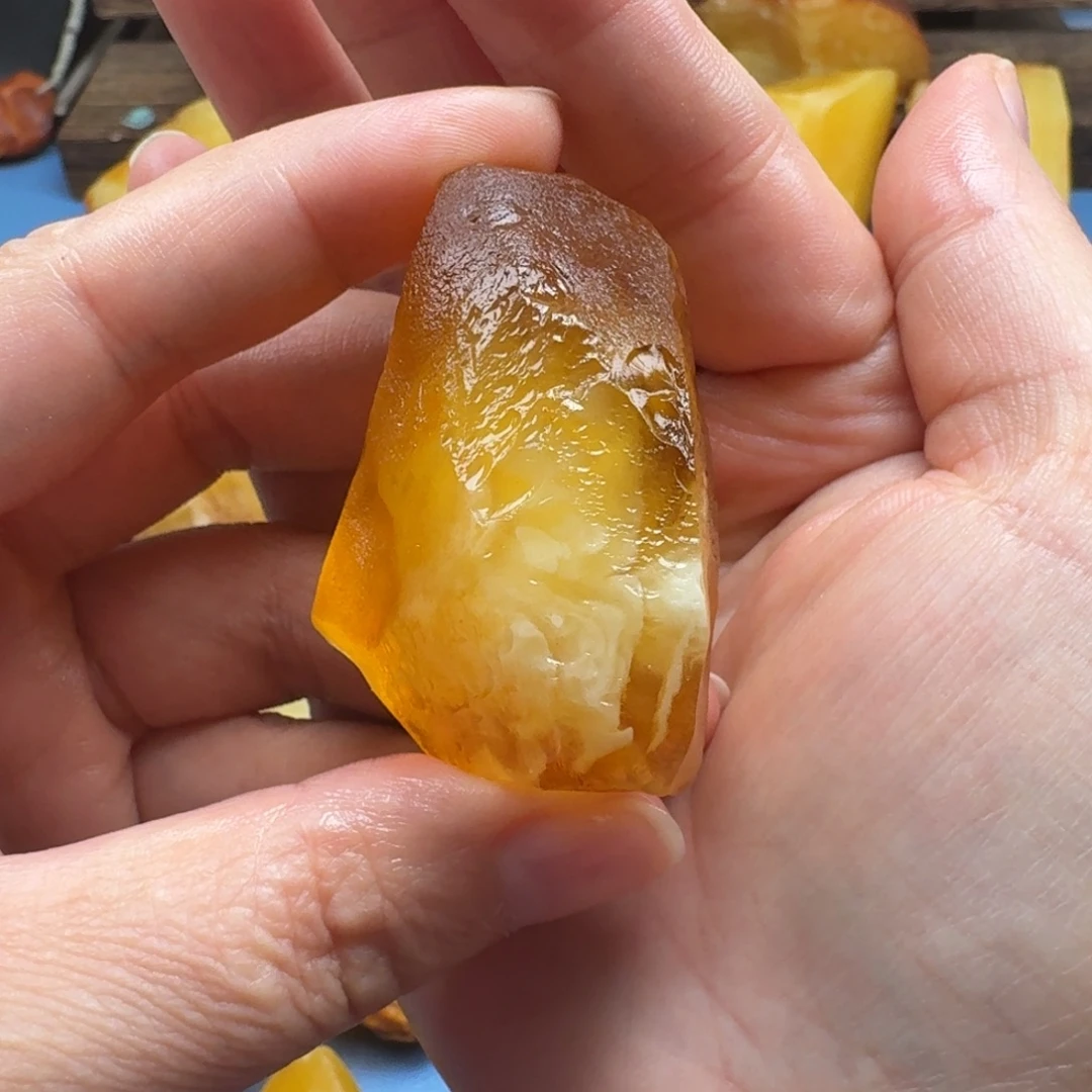 风***起裸石琥珀未镶嵌琥珀蜜蜡定制