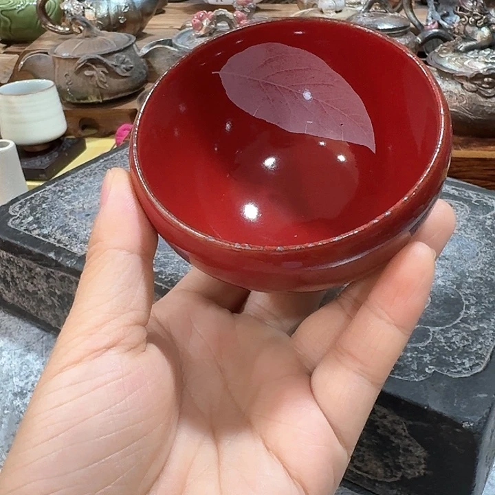主人杯一个，瓷。品茗瓷