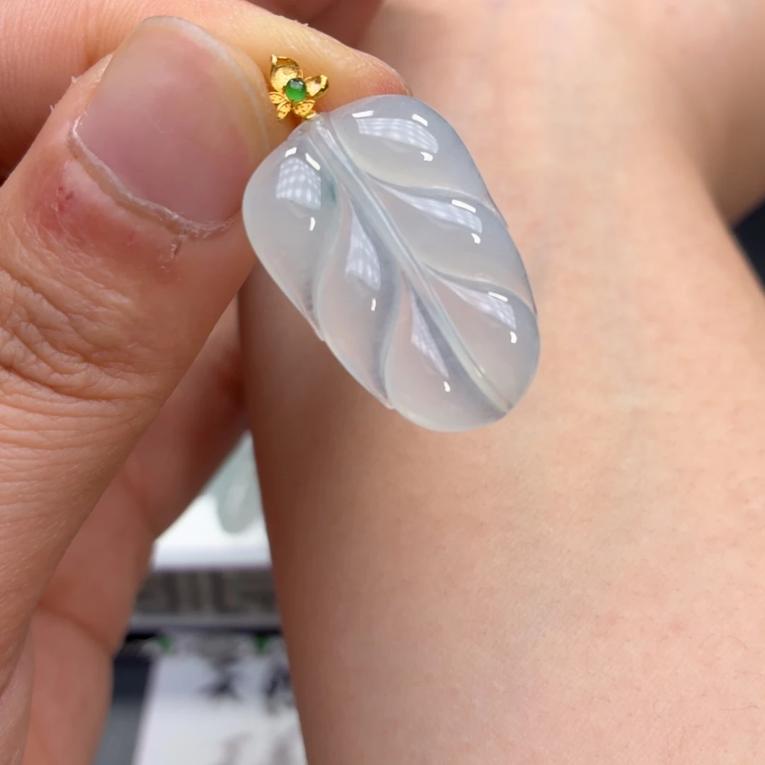 翡翠18K金镶嵌颈饰叶子