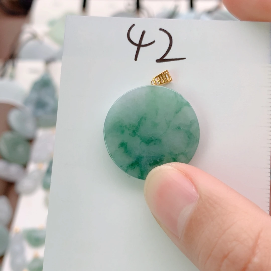 用***3翡翠18K金镶嵌颈饰吊坠