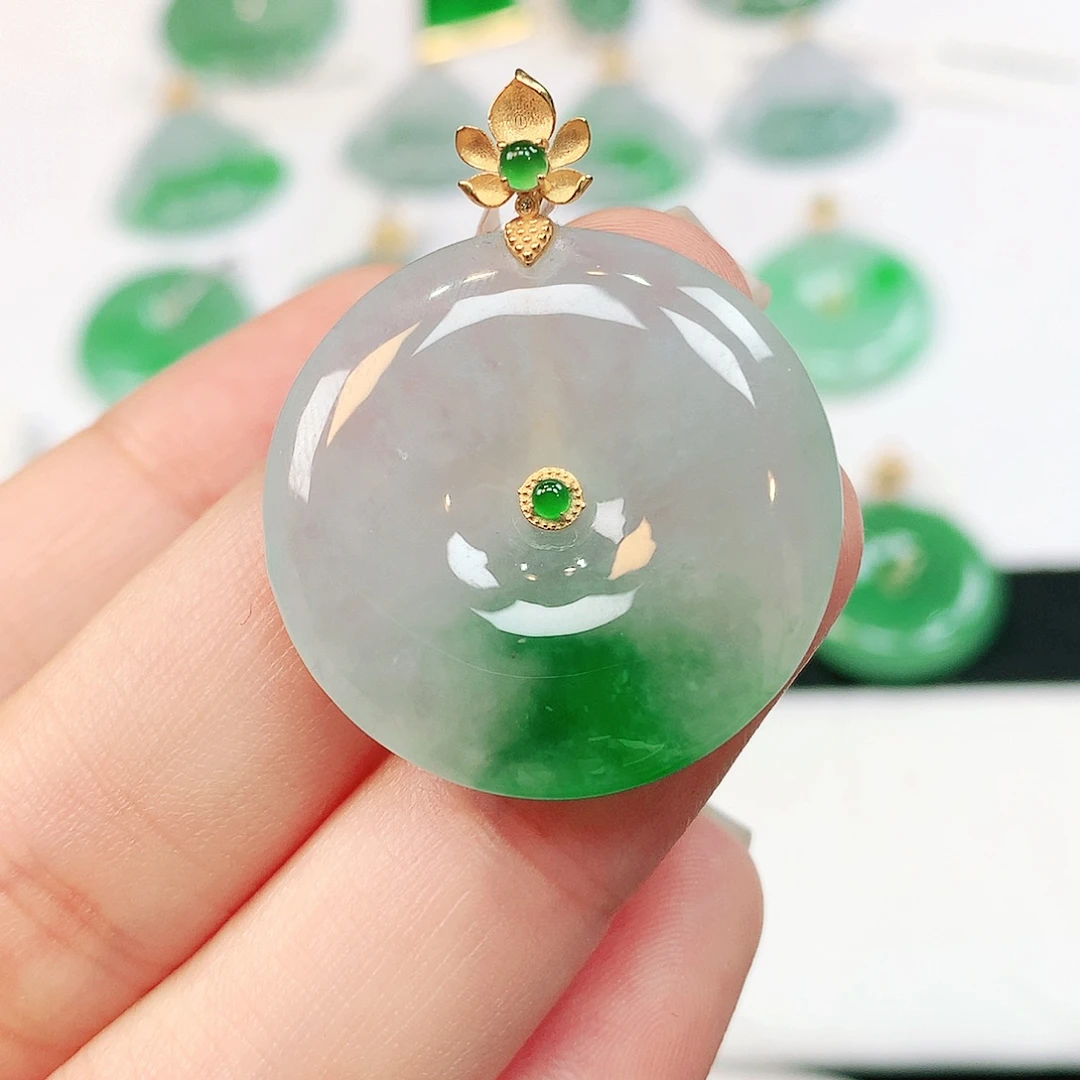 芊****翡翠18K金镶嵌颈饰