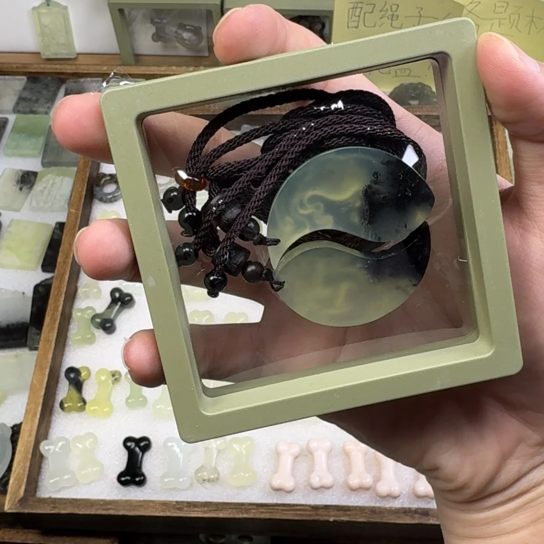 蛇纹石玉吊坠未镶嵌街**炮