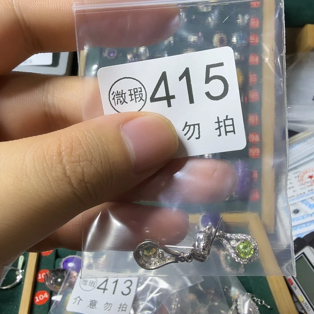 旷***·橄榄石耳饰银S925镶嵌
