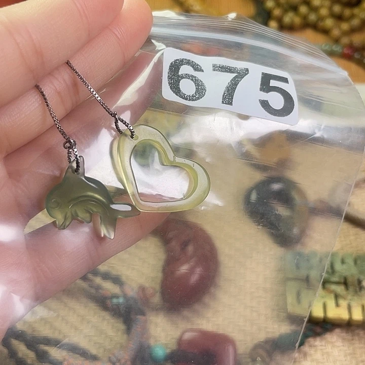 秣***兮岫岩河磨玉（透闪石质玉）未镶嵌把件