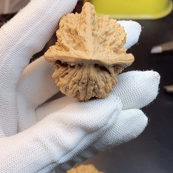 文玩核桃吊坠悠**在磕碰瑕疵不退不换