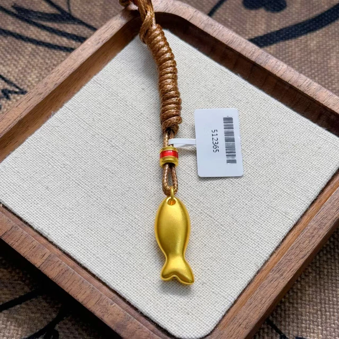 【小鹏黄金】足金999古法小金鱼5D吊坠（绳附加30）3.32 3.36 3.4