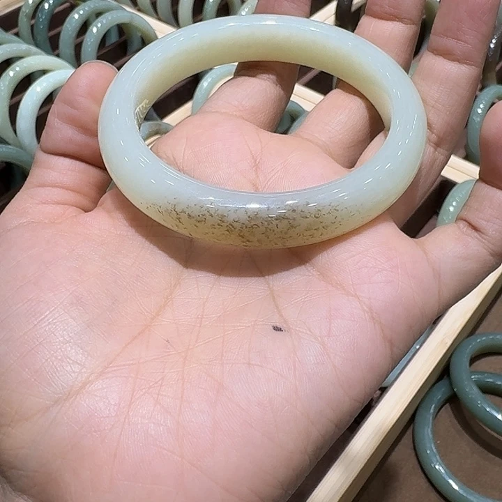 和田玉（糖玉）未镶嵌手镯