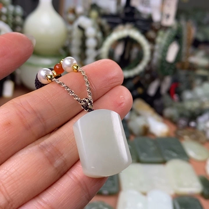 和田玉未镶嵌颈饰予