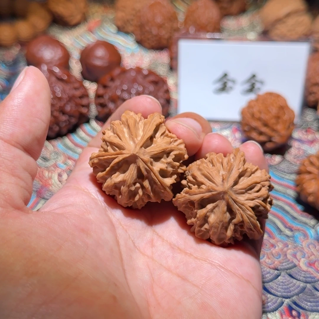 把件核桃032岐山奔，尺寸37
