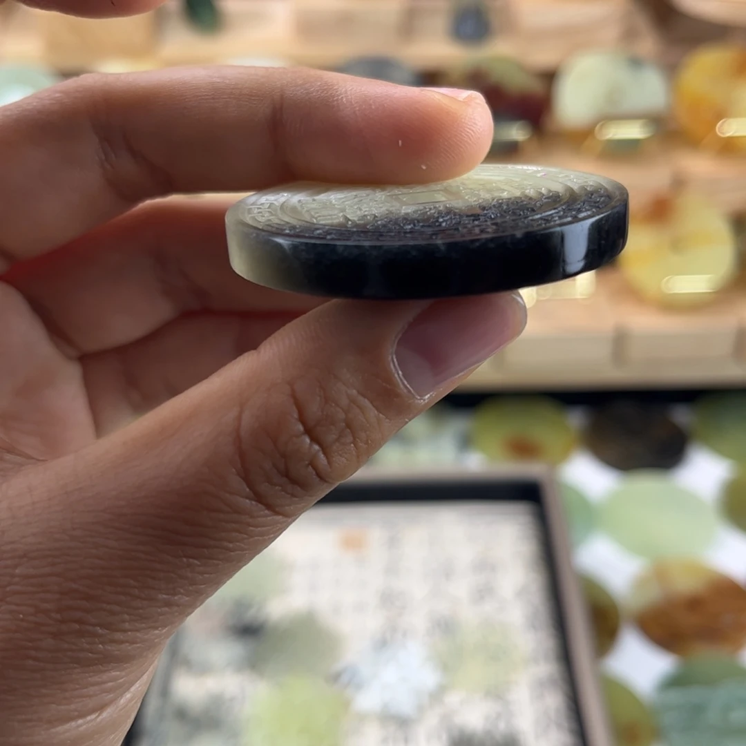 M***k蛇纹石玉未镶嵌颈饰