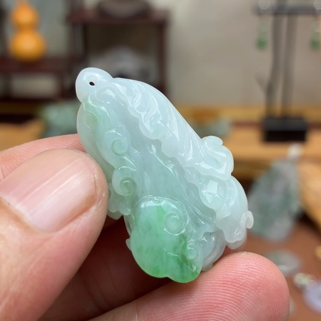 翡翠未镶嵌颈饰挂件