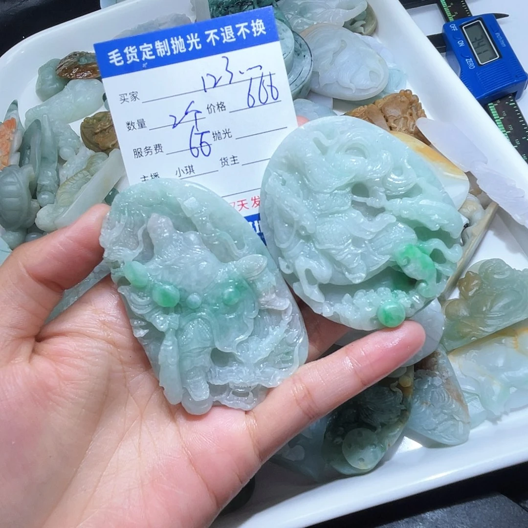 1***小翡翠未镶嵌颈饰不会