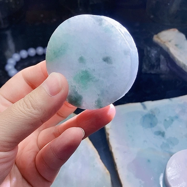 翡翠未镶嵌颈饰毛料46