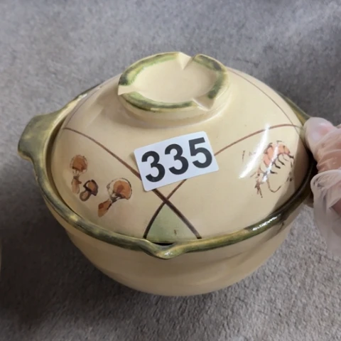 泥塑砂锅一只微瑕品