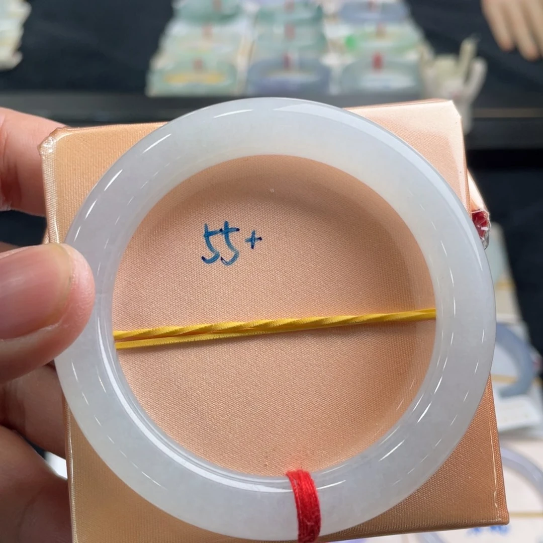 翡翠手镯未镶嵌翡翠手镯