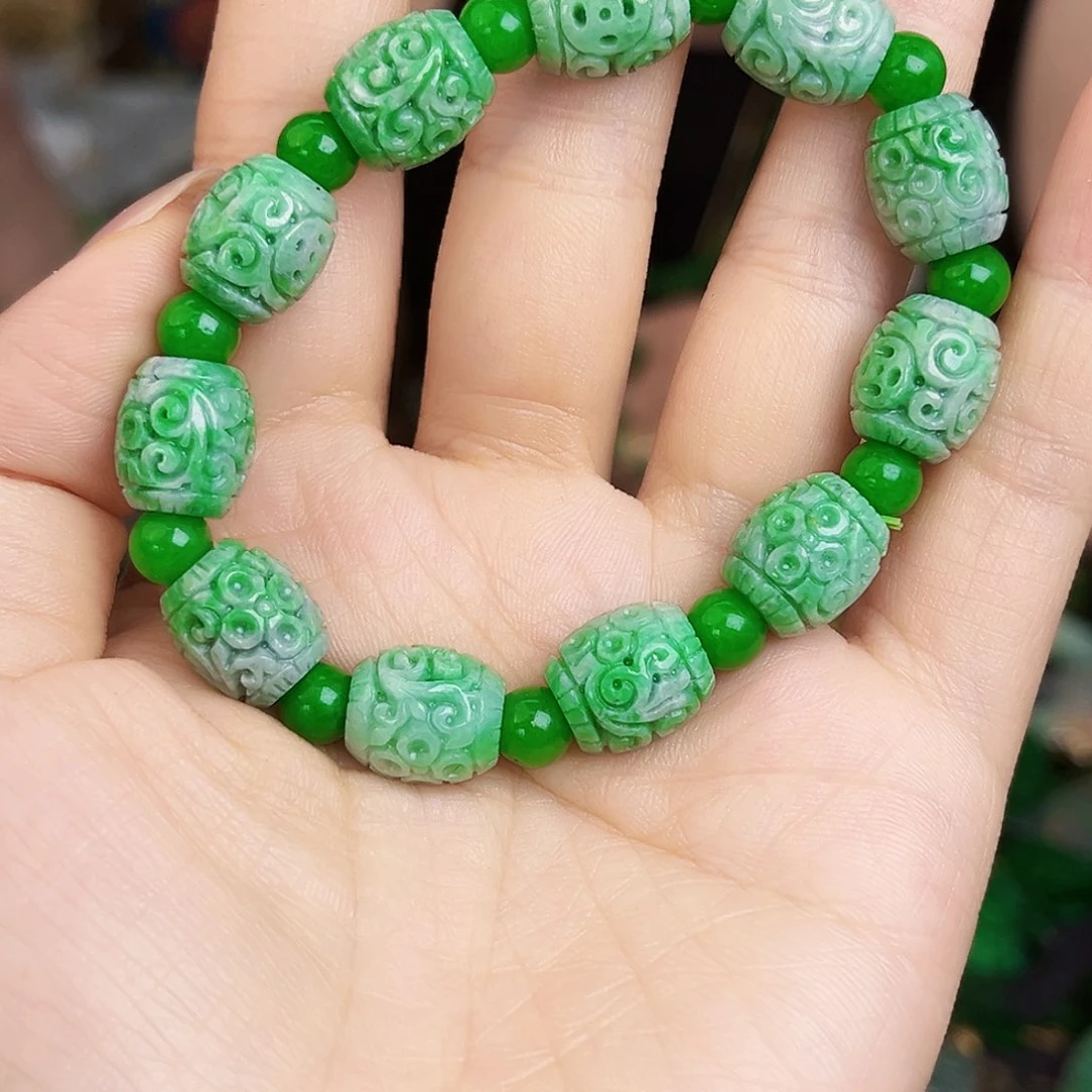 翡翠未镶嵌颈饰多样性