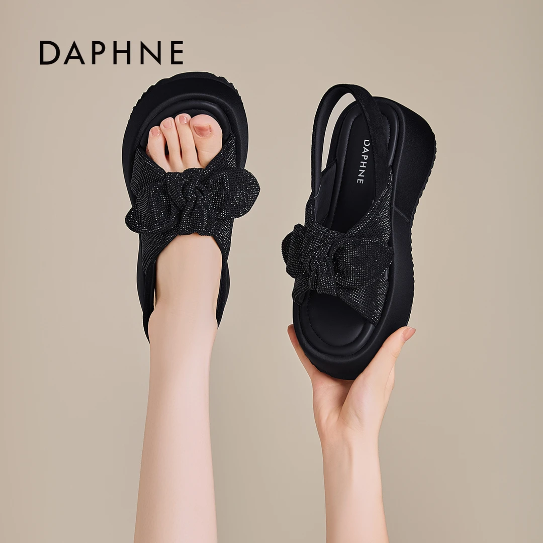达芙妮厚底休闲凉鞋女2025夏新款户外百搭蝴蝶结闪钻增高一字拖鞋