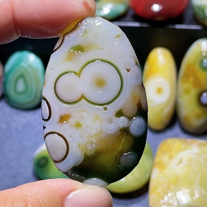 玛瑙/玉髓未镶嵌珠宝奇石