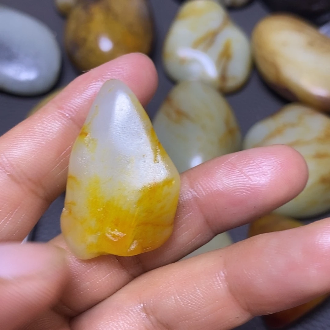 未镶嵌和田玉（糖玉）挂件
