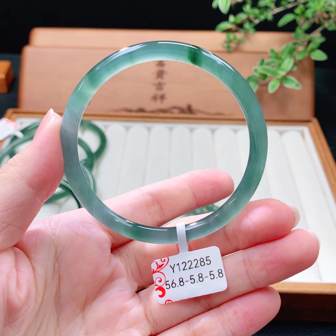 翡翠未镶嵌手镯（圆镯）