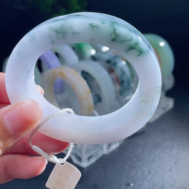 定制翡翠未镶嵌翡翠手镯