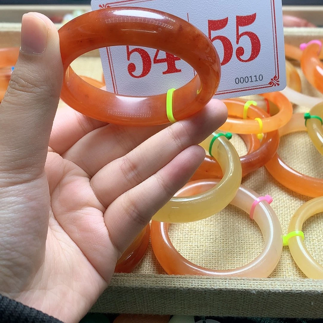 未镶嵌石英质玉（黄龙玉）手镯