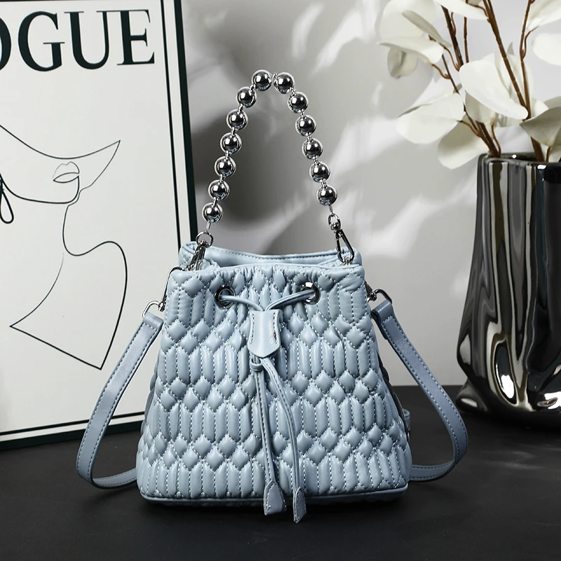 A缪家原版48000！法国时尚潮流褶皱重工天然水晶水桶包H184