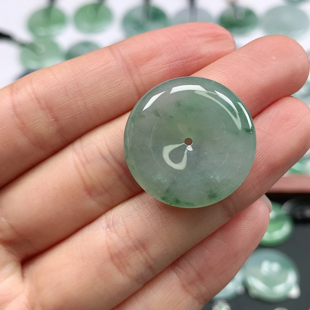 翡翠颈饰未镶嵌平安