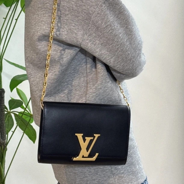 95新 LouisVuitton/路易威登 lv黑金色链条单肩包包/95新链条包