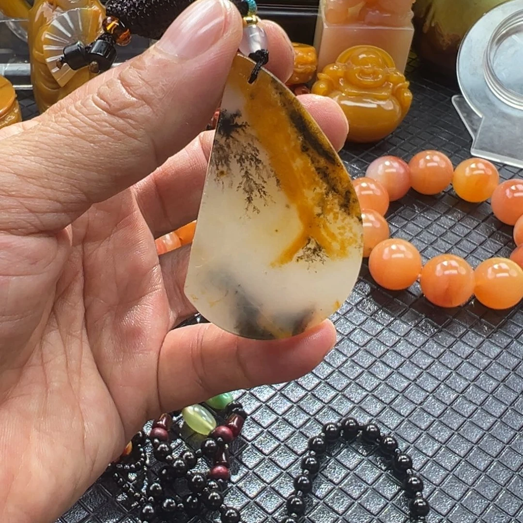 石英质玉未镶嵌颈饰