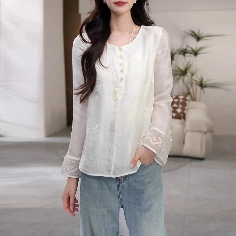 秋季新款洋气设计感长袖衬衫上衣女休闲时尚气质百搭显瘦减龄小衫