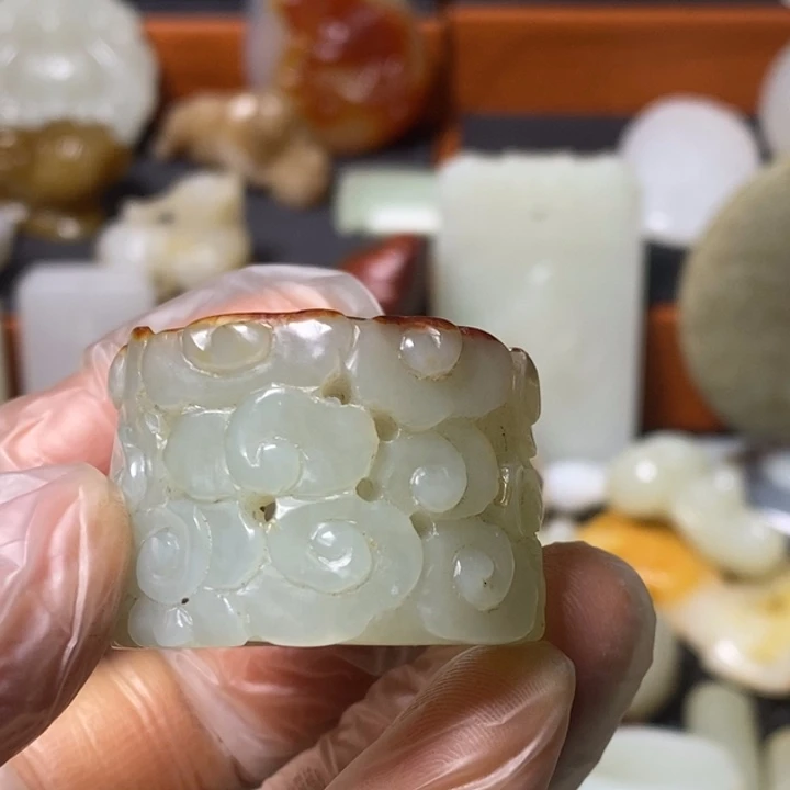 牧***马和田玉未镶嵌颈饰