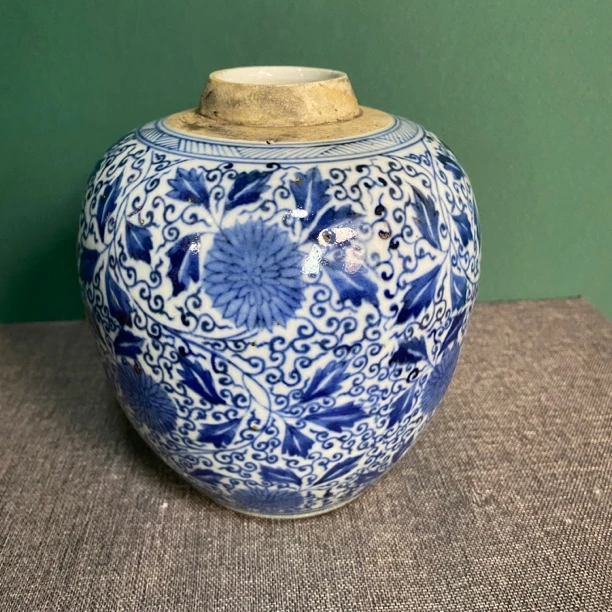 2213青花缠枝莲纹盖罐