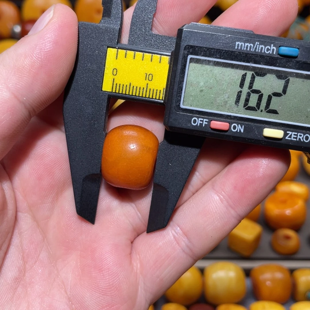 裸石琥珀未镶嵌三通