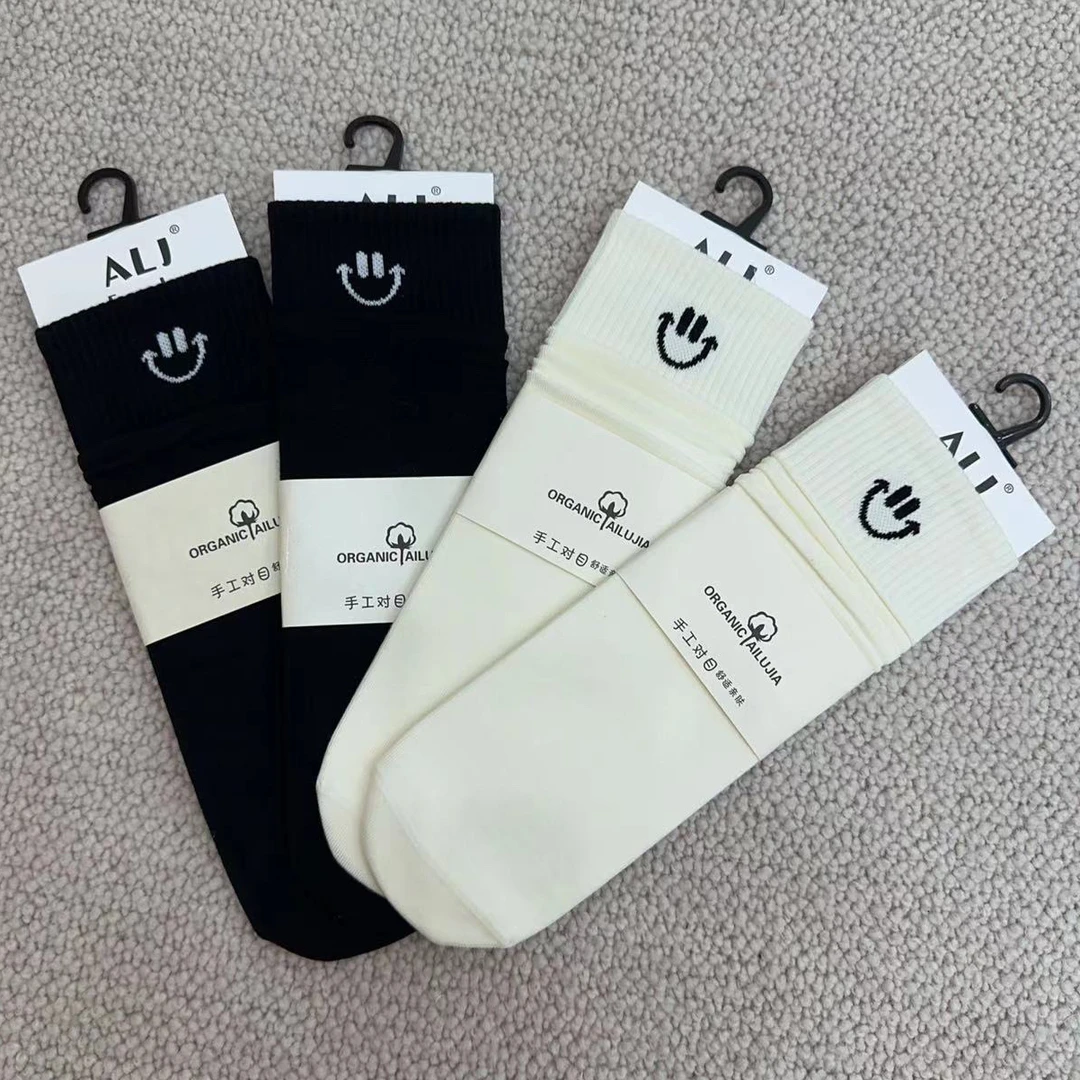 ［精选推荐］新款原创手工对目舒适亲肤透气棉笑脸堆堆袜中筒袜3999