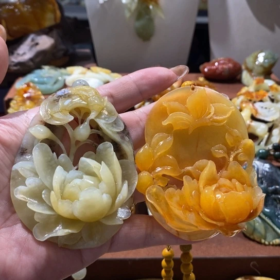 苹***3蛇纹石玉未镶嵌颈饰