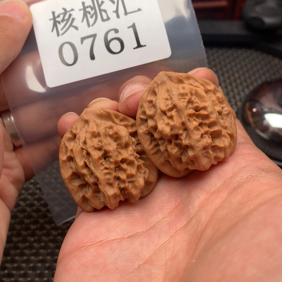 文玩核桃吊坠磐石35