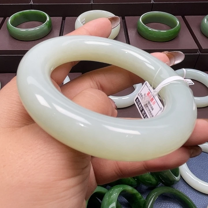 和田玉未镶嵌手镯