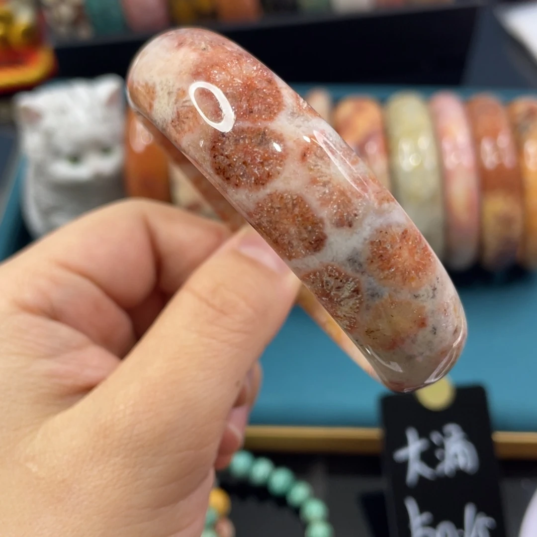 未镶嵌手镯硅化玉