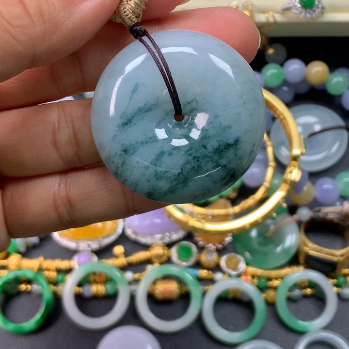 翡翠未镶嵌颈饰平安扣