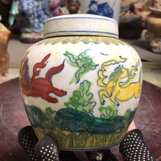 石***阁瓷陶瓷的设计师是一个