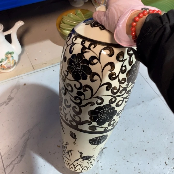瓷片磁州窑手绘梅瓶有瑕疵