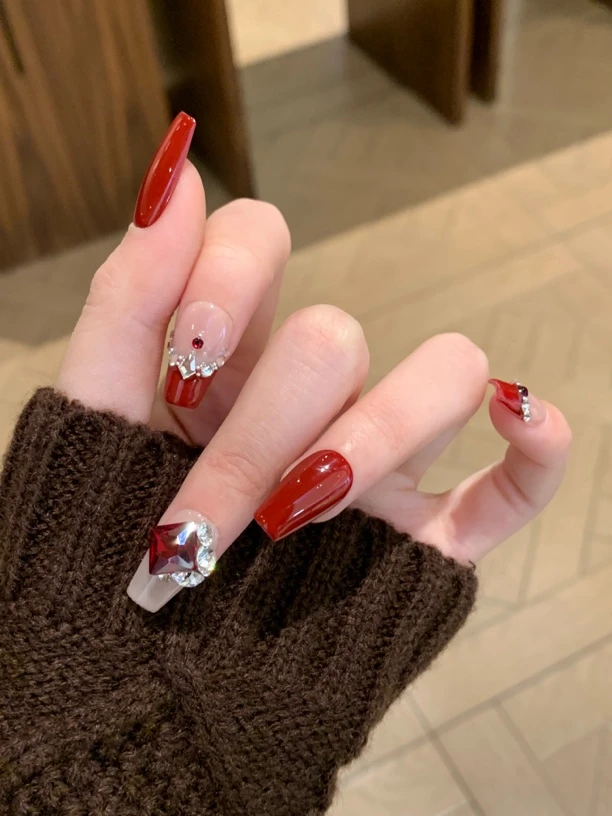 新年战甲 秋冬穿戴甲红色系可拆卸手工法式显白短T美甲