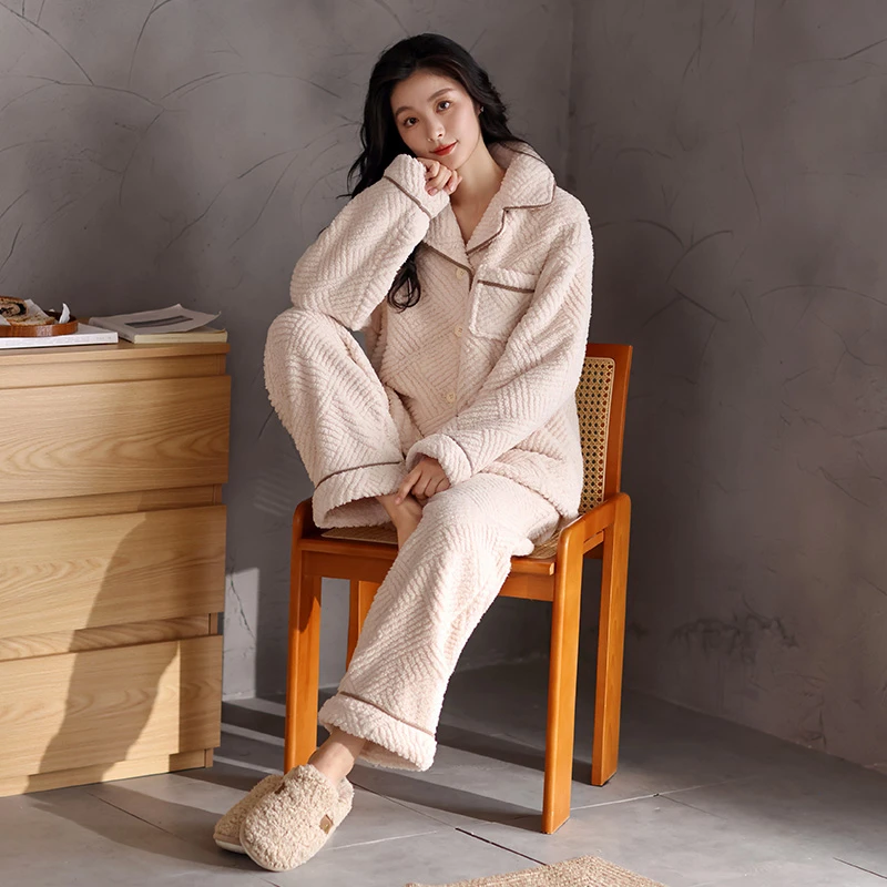 2025冬季新款米糕绒保暖舒适女士翻领加甜美绒睡衣家居服套装