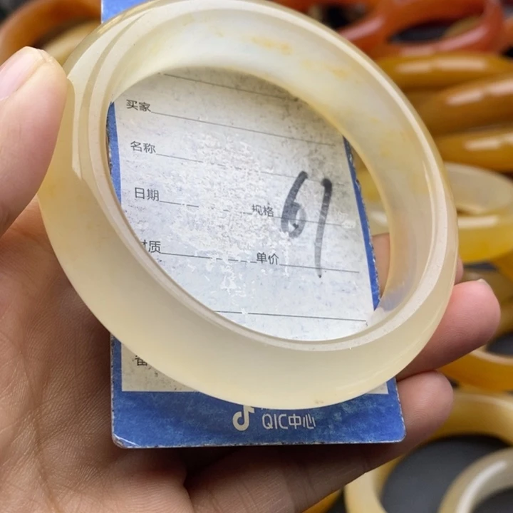 未镶嵌手镯石英质玉