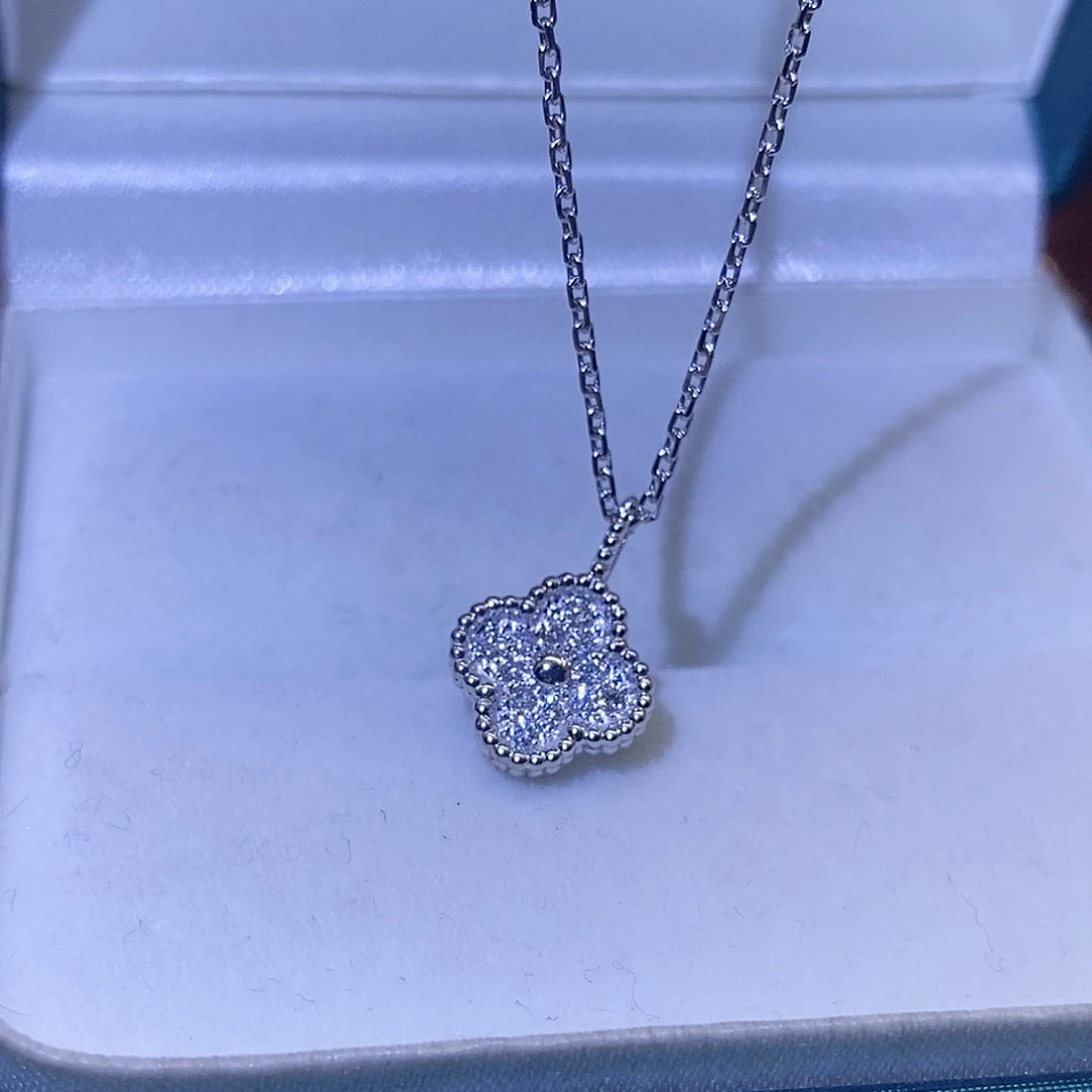 颈饰钻石铂Pt950镶嵌四叶草项链